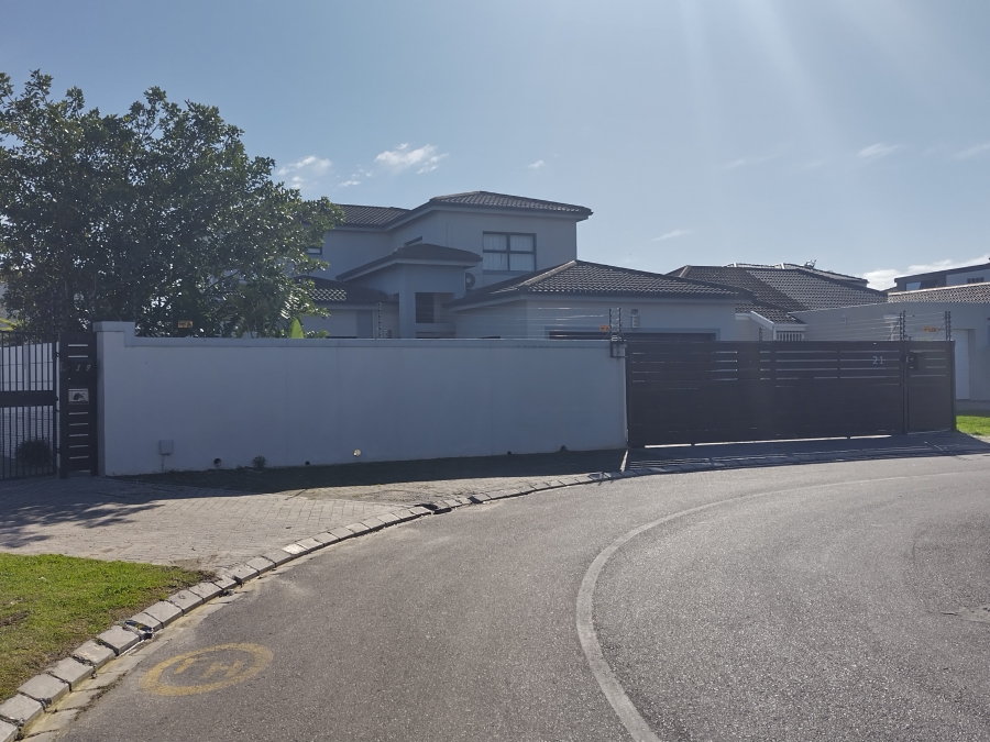 4 Bedroom Property for Sale in Parklands North Western Cape